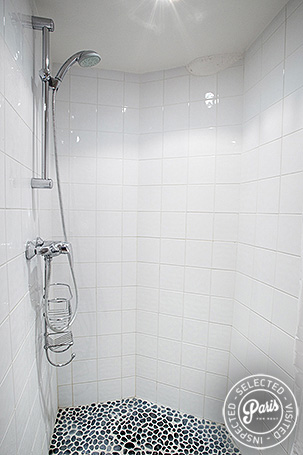 Walking shower at Marais Elegance, apartment for rent in Paris, Marais