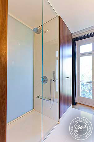 Stand-up shower at Notre Dame Royal, apartment for rent in Paris, Latin Quarter