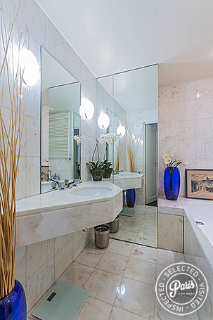 Second bathroom at Anjou Palace, apartment for rent in Paris, Madeleine