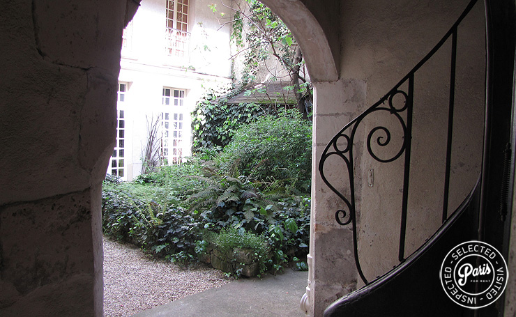 Entrance hall at Quai Notre Dame, apartment for rent in Paris, Latin Quarter