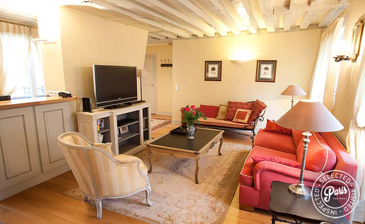 Lounge with TV at Marais Elegance, apartment for rent in Paris, Marais