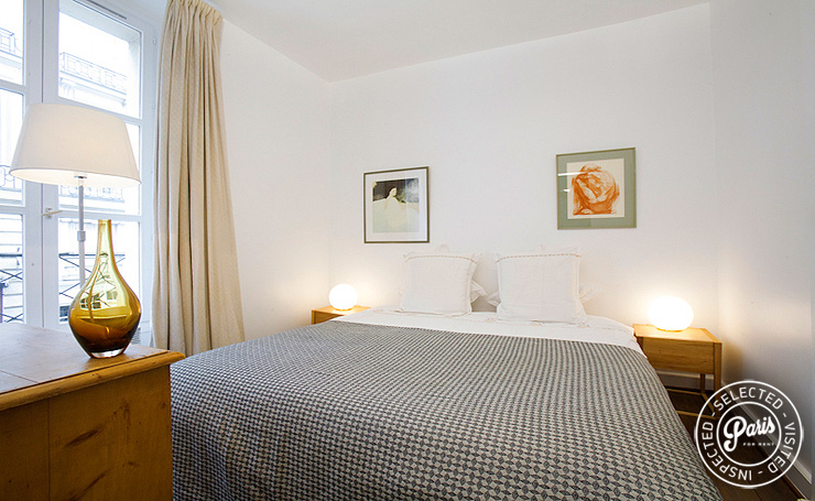 Master bedroom at Seine, apartment for rent in Paris, Saint Germain