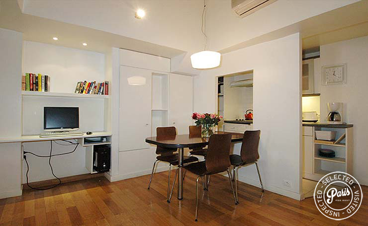 Dining area at Place Bourg, vacation rental in Paris, Marais