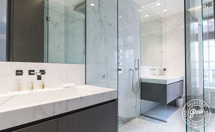 bathroom with Italian shower at Elysee Garden, apartment rental in Paris, Champs-Elysées 