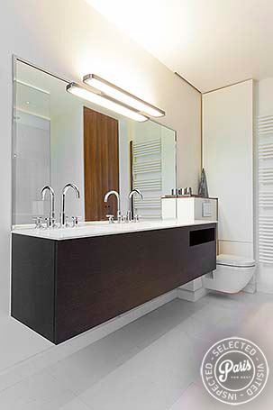 Double sink in bathroom at Notre Dame Royal, apartment for rent in Paris, Latin Quarter