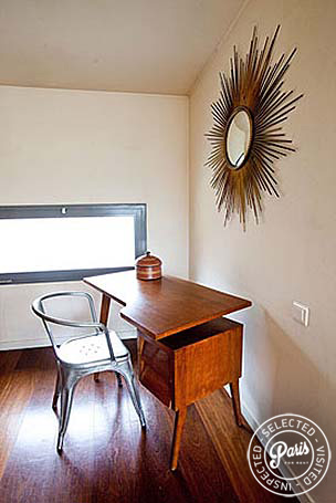 Corner desk at Paris Townhouse, apartment for rent in Paris, 10th district