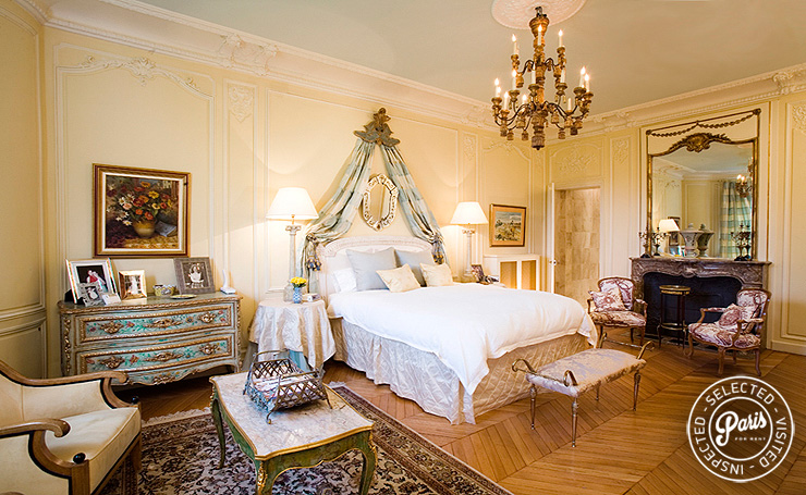 Large bedroom at Trocadero Palace, Paris flat rental, Champs Elysées 