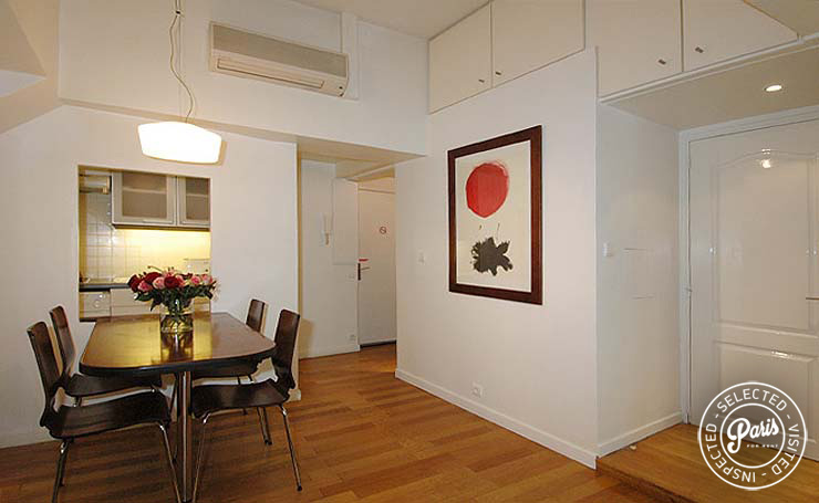 Dining table at Place Bourg, apartment for rent in Paris, Marais