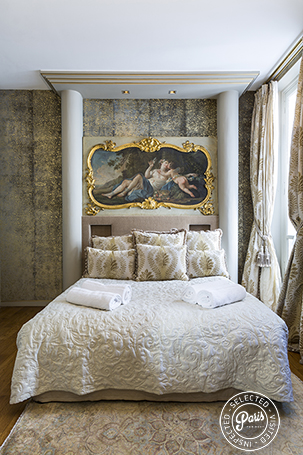 Queen-size bed in third bedroom, apartment for rent in paris, Marais