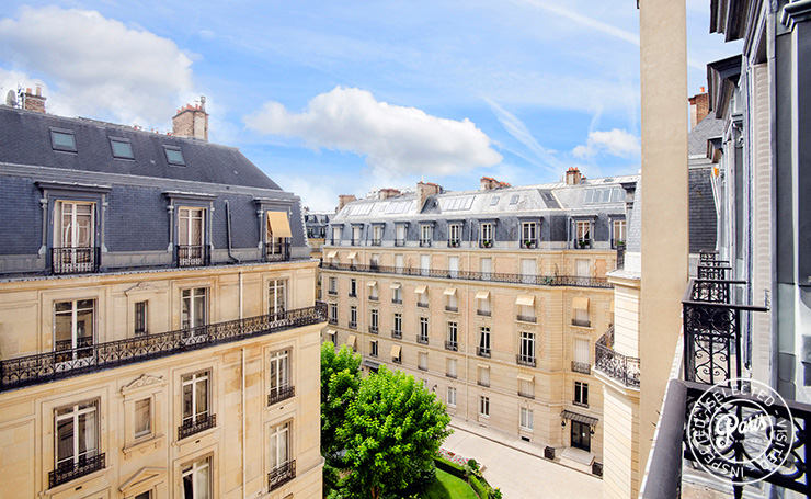 Avenue Montaigne is home to the world-renown fashion boutiques, near the Arc de Triomphe and the Champs-Elysées