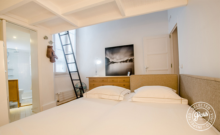 Trundle bed at St Germain Charm, Paris apartment rental, Saint Germain