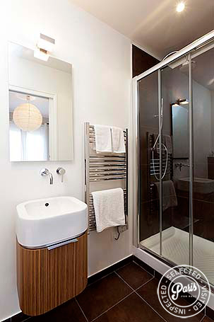 Bathroom with stand-up shower at Mouffetard 2, vacation rental in Paris, Latin Quarter