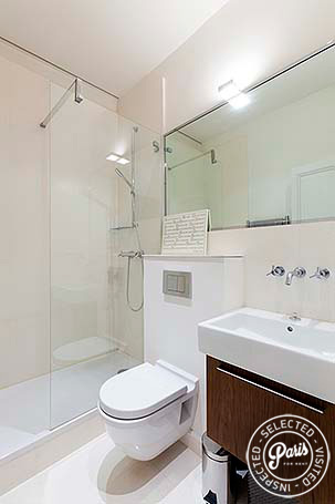 En-suite bathroom at Notre Dame Royal, apartment for rent in Paris, Latin Quarter