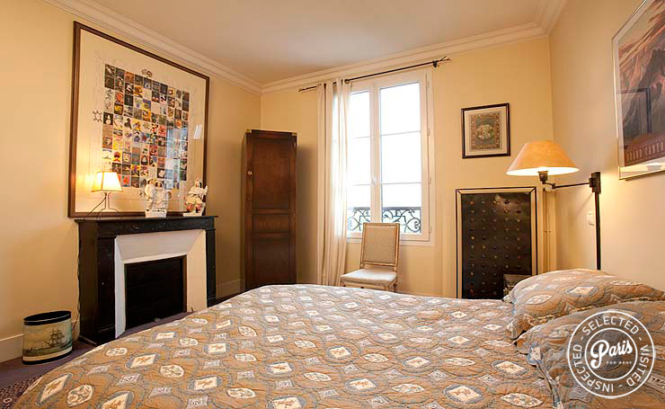 Master bedroom at Montmartre Amelie, Paris vacation rental, Montmartre